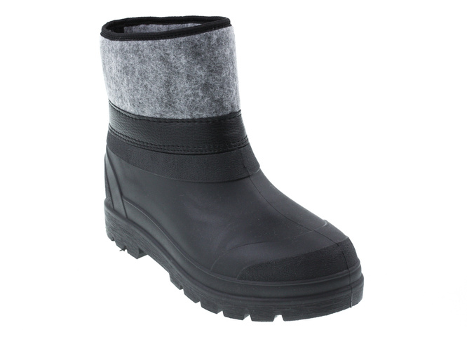 Men’s rubber boots Skarbek M071CZ in black, available in sizes 40–47.
